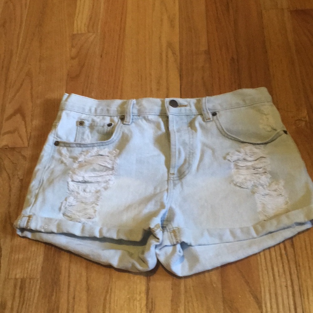 Distressed jean shorts size 27